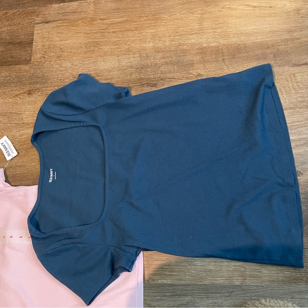 Old Navy Women’s Black, Light Pink, and Teal Short Sleeve Tees Size Large - Picture 6 of 6